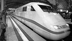 Berliner Hauptbahnhof Einfahrt des ICE